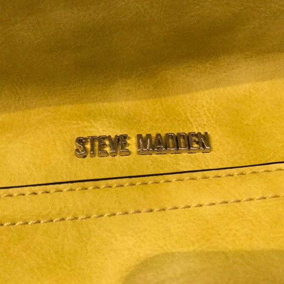 Yellow Steve Madden bag with long shoulder strap - Picture 2 of 5